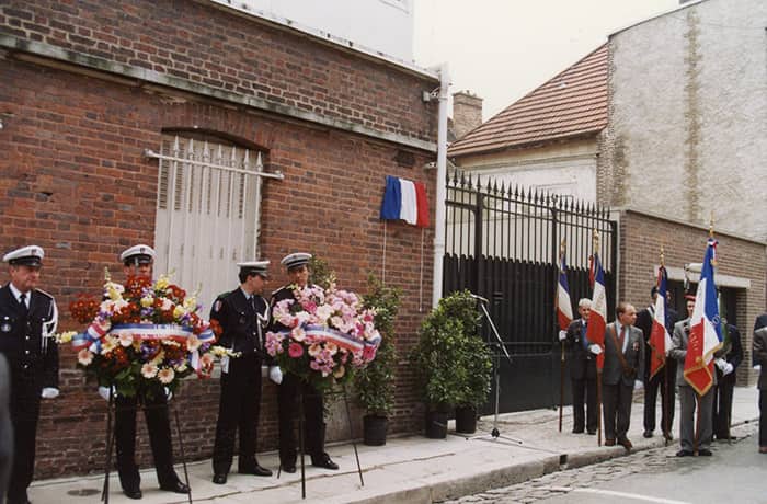 Inauguration de la plaque souvenir de Jean Hoppenot à la maison située au 43 rue Jules Lebocey à Troyes où vécut Jean Hoppenot depuis son mariage en 1920